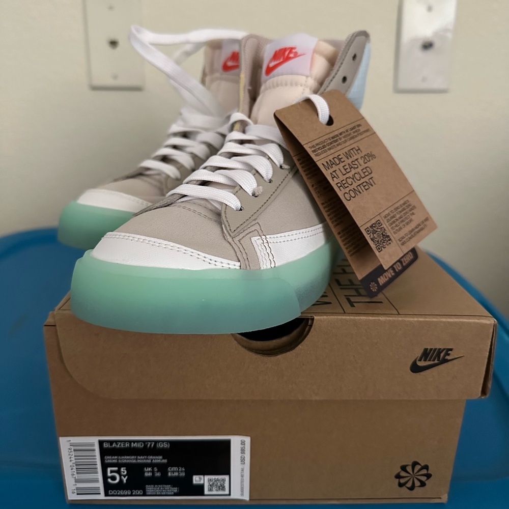 NWT-Nike 77 mid blazer
